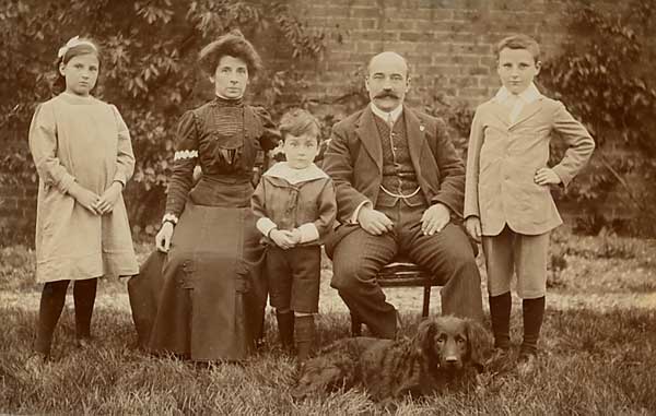 Photo of Charles Honeysett and family