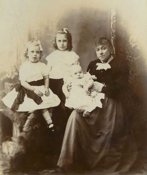Photo of Harriet and her children